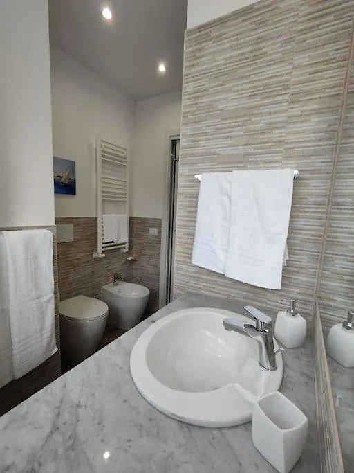 شقة White & Wood House In روما إيطاليا